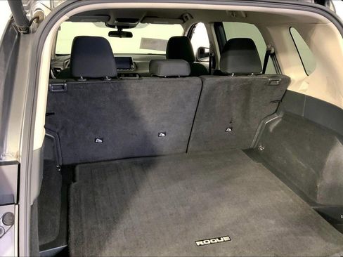 Used 2024 Nissan Rogue SV image 4