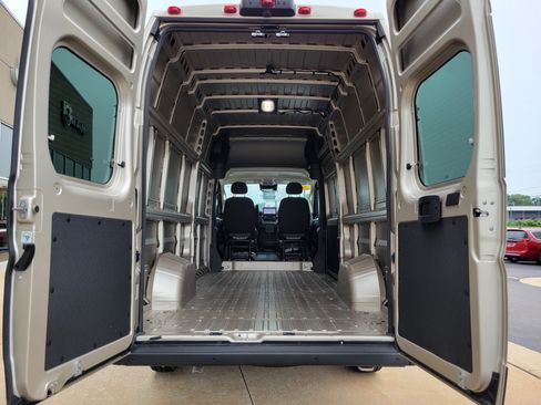 Used 2026 RAM ProMaster 3500 w/ Quick Order Package 22G SLT FWD image 18