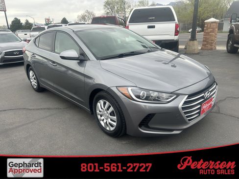Used 2018 Hyundai Elantra SE image 1