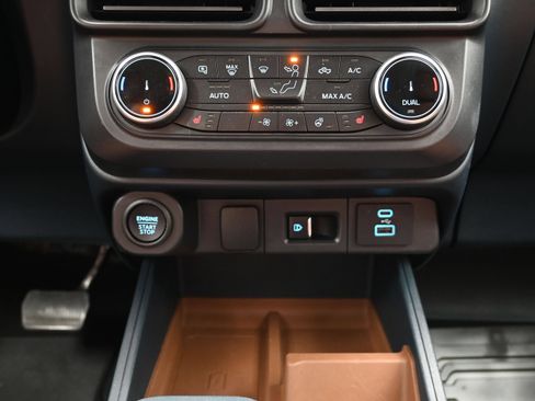Used 2022 Ford Maverick Lariat w/ Lariat Luxury Package FWD image 34