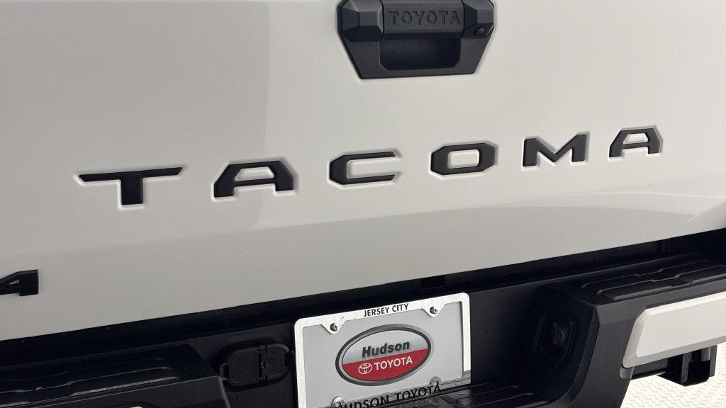 Used 2025 Toyota Tacoma SR5 AWD/4WD image 8