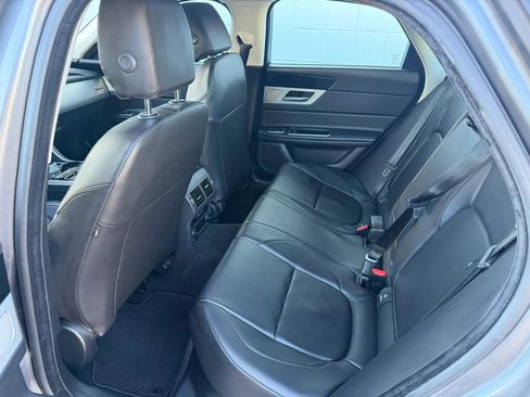 Used 2016 Jaguar XF Premium RWD image 18