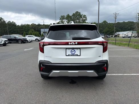 Used 2024 Kia Seltos EX AWD/4WD image 10