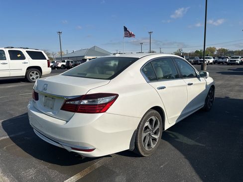 Used 2017 Honda Accord EX image 3