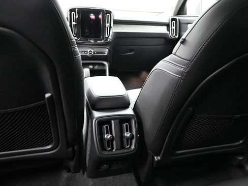 Used 2025 Volvo XC40 B5 Core AWD/4WD image 17