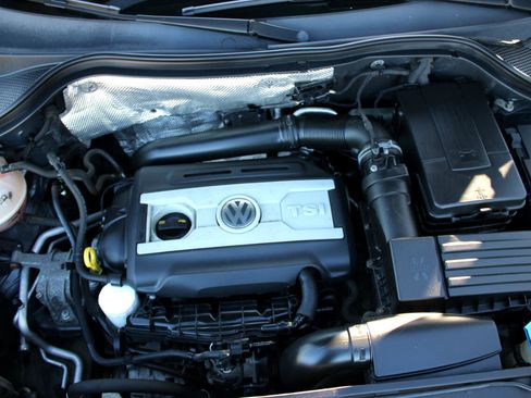 Used 2014 Volkswagen Tiguan S image 27