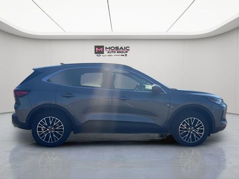 New 2025 Ford Escape SE w/ Class II Trailer Tow Package image 7