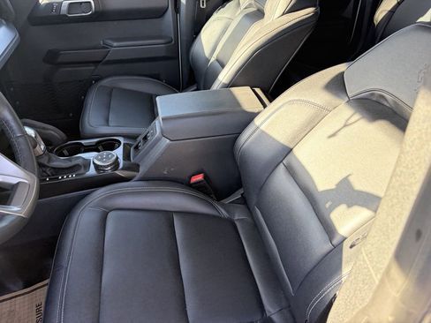 Used 2025 Ford Bronco Badlands AWD/4WD image 8