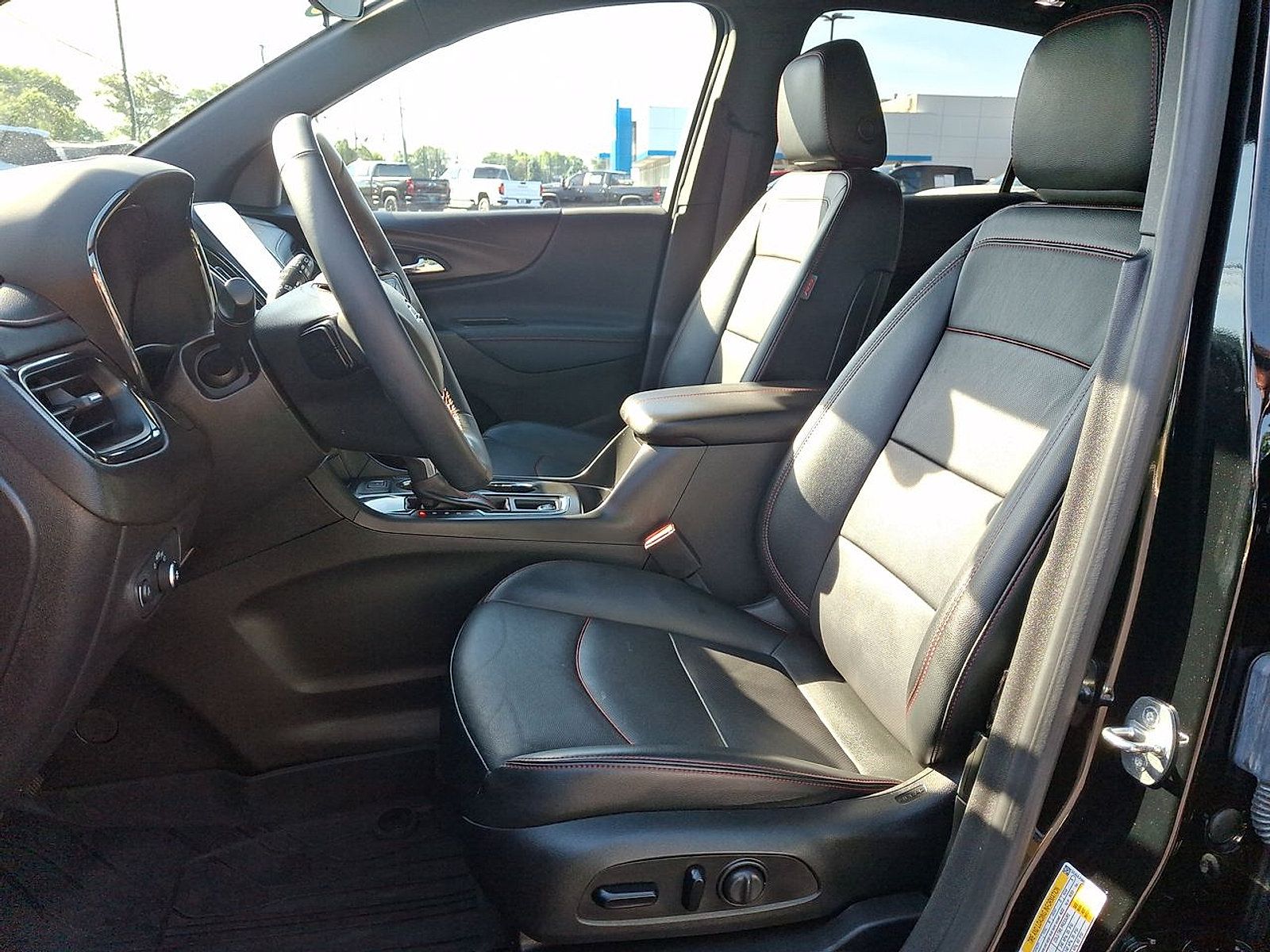 Certified 2023 Chevrolet Equinox RS w/ RS Leather Package FWD image 11