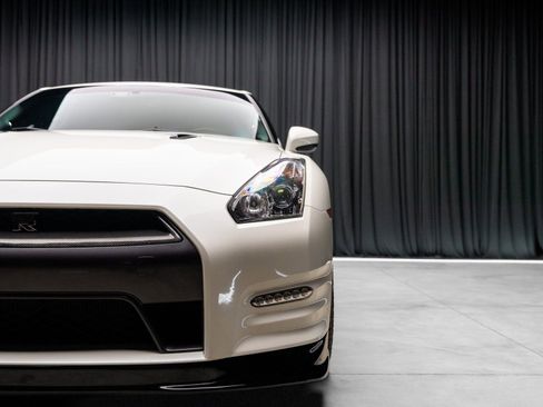 Used 2013 Nissan GT-R Black Edition image 24
