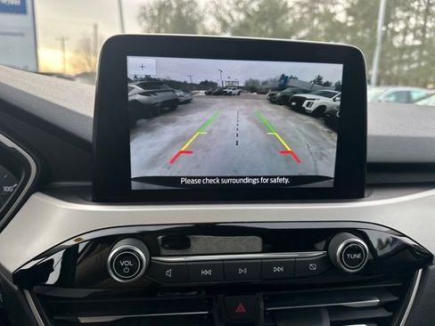 Used 2021 Ford Escape SE w/ SE Sport Appearance Package image 22