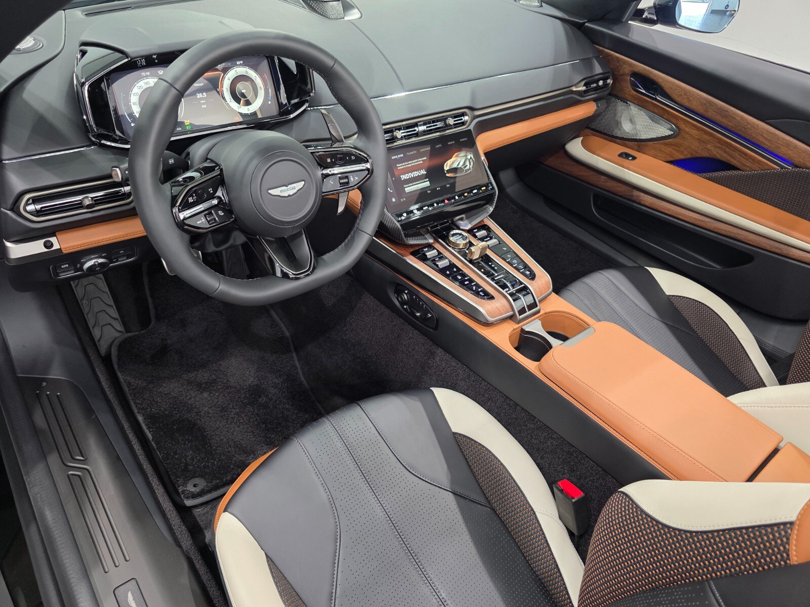 Used 2026 Aston Martin Vanquish 60th Anniversary Edition RWD image 3