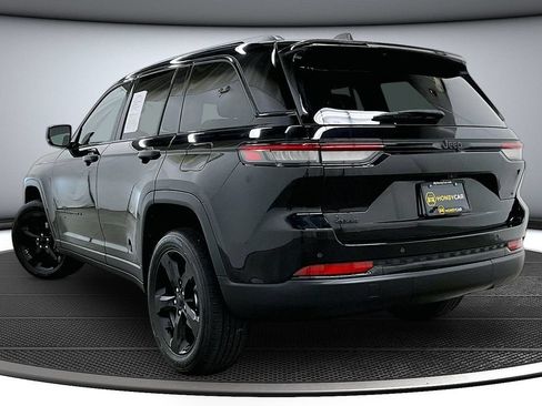 Used 2023 Jeep Grand Cherokee Altitude AWD/4WD image 4