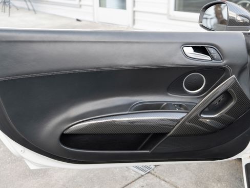 Used 2011 Audi R8 V8 image 14