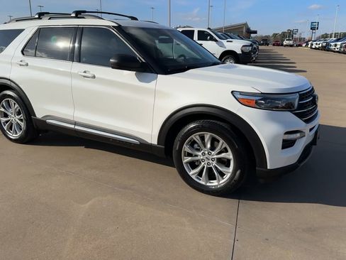 Used 2021 Ford Explorer XLT w/ Equipment Group 202A image 2