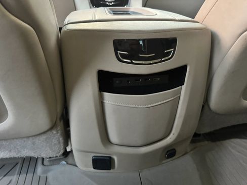 Used 2019 Cadillac Escalade Luxury AWD/4WD image 15
