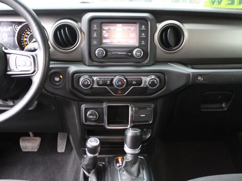 Certified 2021 Jeep Gladiator Sport image 18