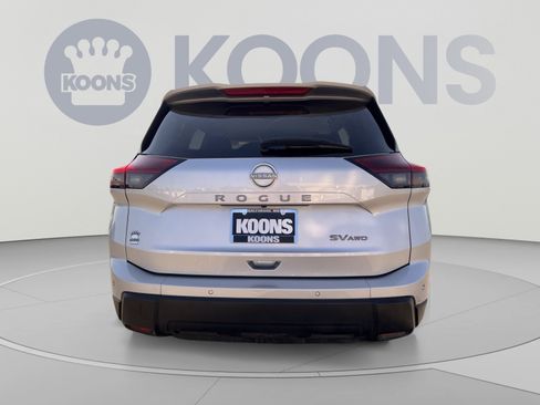 Used 2024 Nissan Rogue SV AWD/4WD image 5