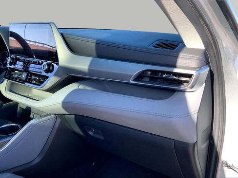 Used 2020 Toyota Highlander Platinum AWD/4WD image 30