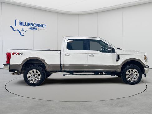 Used 2019 Ford F250 Lariat w/ Lariat Ultimate Package AWD/4WD image 4