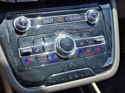 Used 2021 Lincoln Corsair AWD w/ Premium Package image 20