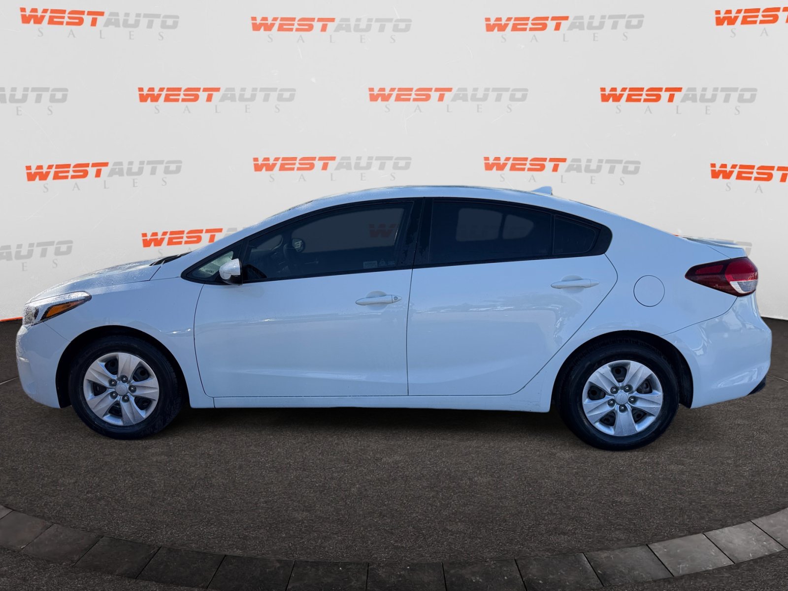 Used 2018 Kia Forte LX FWD image 2