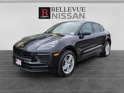 Used 2024 Porsche Macan AWD/4WD image 1