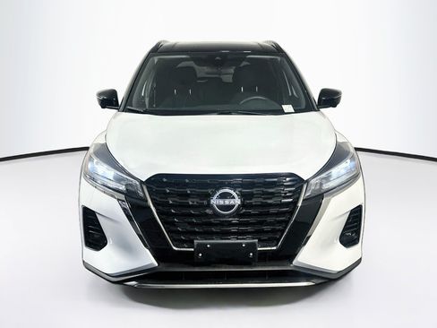 Used 2023 Nissan Kicks SR FWD image 2