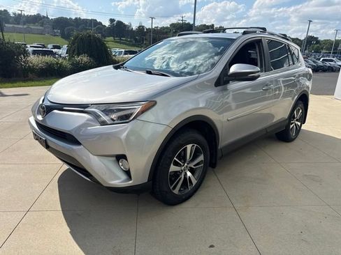 Used 2016 Toyota RAV4 XLE w/ Convenience Package AWD/4WD image 3
