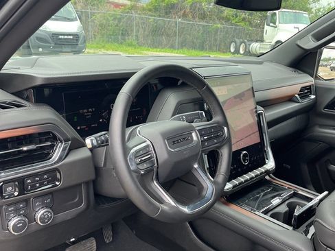Used 2025 GMC Yukon XL Denali AWD/4WD image 3