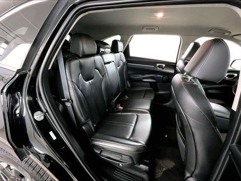 Used 2024 Kia Sorento S image 25