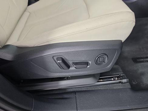 Certified 2022 Audi Q3 2.0T Premium Plus w/ Premium Plus Package AWD/4WD image 46