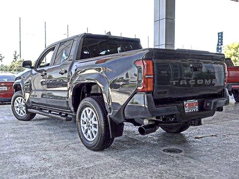 Used 2024 Toyota Tacoma SR5 AWD/4WD image 7