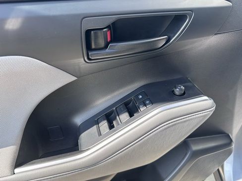 Used 2022 Toyota Highlander LE image 21