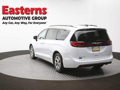 Used 2023 Chrysler Pacifica Limited FWD image 68