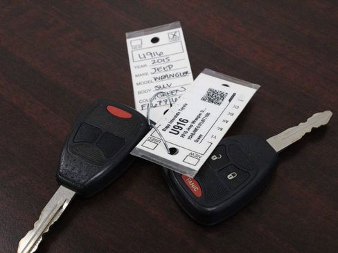 Used 2015 Jeep Wrangler Unlimited Rubicon w/ Connectivity Group image 29