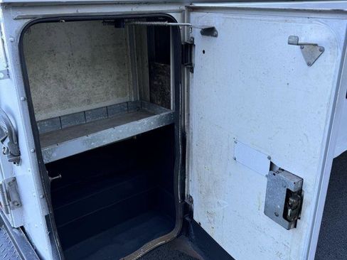 Used 2010 Ford E-350 and Econoline 350 Super Duty RWD image 28
