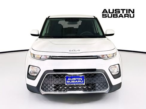 Used 2022 Kia Soul LX image 2