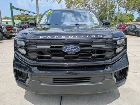 Used 2025 Ford Expedition Max Active AWD/4WD image 8