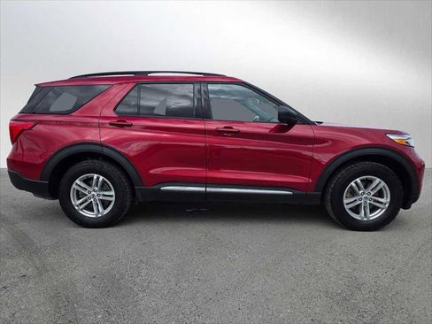 Used 2021 Ford Explorer XLT w/ Equipment Group 202A AWD/4WD image 2