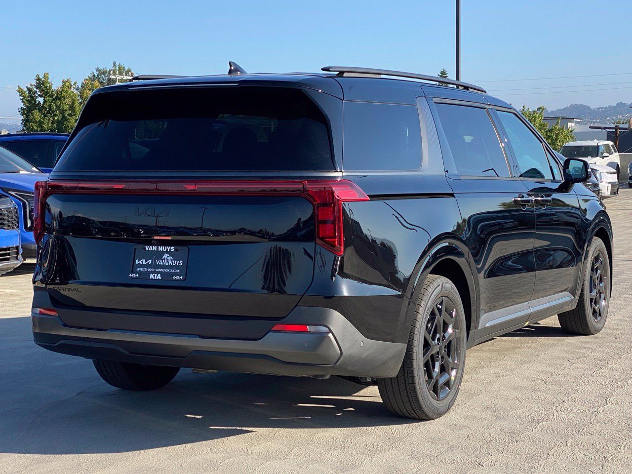New 2027 Kia Carnival SX FWD image 3