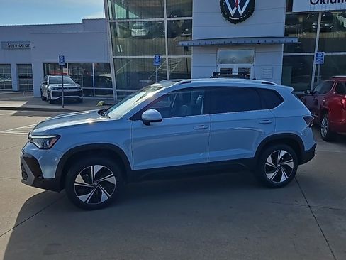 New 2026 Volkswagen Taos SE image 8