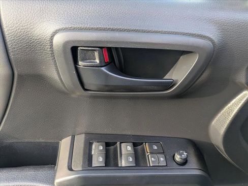 Used 2022 Toyota Tacoma SR image 9