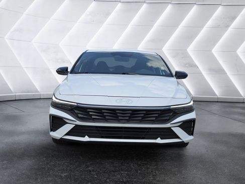 Used 2025 Hyundai Elantra Sport FWD image 7