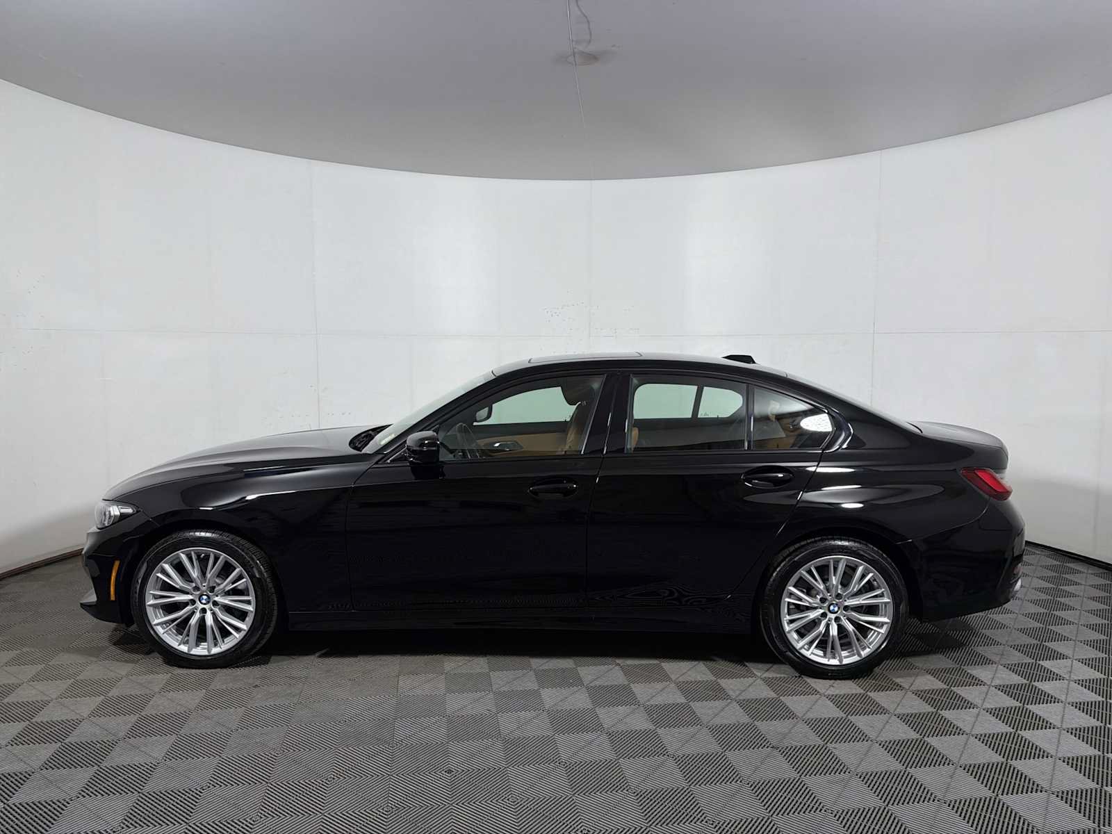 Used 2023 BMW 330i xDrive Sedan w/ Driving Assistance Package AWD/4WD image 4
