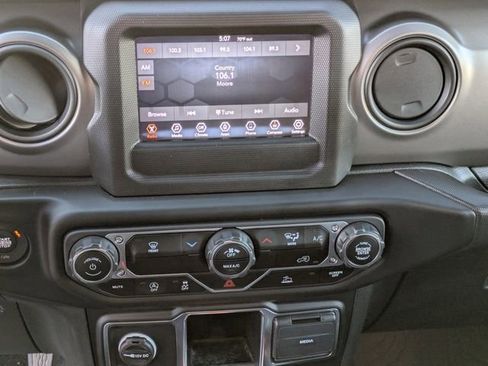 Used 2022 Jeep Wrangler Willys image 18