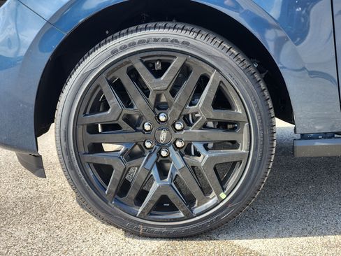 New 2027 Ford Expedition Platinum w/ Stealth Performance Package AWD/4WD image 8
