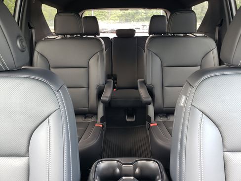New 2026 Chevrolet Traverse LT w/ Sun and Wheel Package FWD image 33
