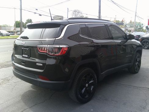 Used 2023 Jeep Compass Limited w/ Sun and Sound Group AWD/4WD image 11