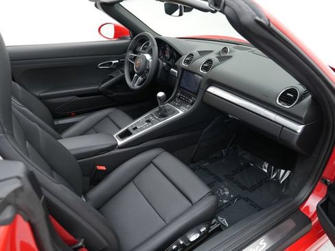 Certified 2025 Porsche 718 Boxster S RWD image 22